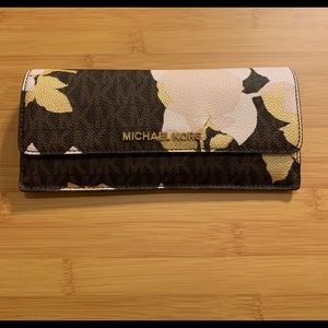 Michael Kors Jet Set Travel wallet